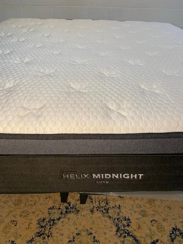 Luxe Midnight, Queen, Cover: Original Cover, Top Layer: Original Layer Like New, Perfect Condition