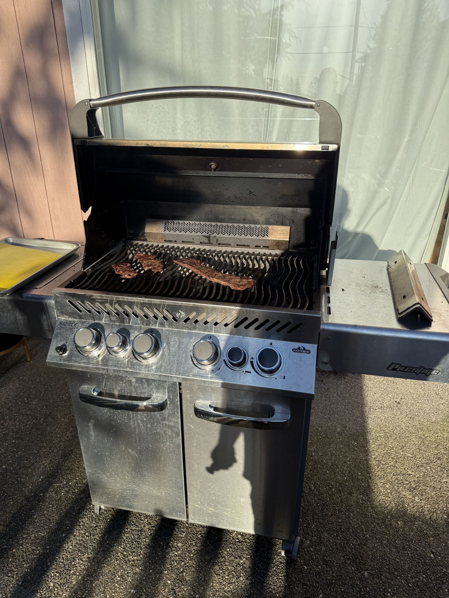 Napoleon Prestige 500 BBQ Grill