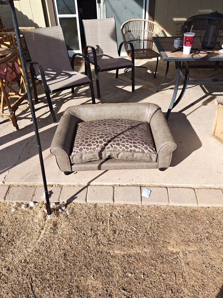 Brand New "Enchanted Home" Dog Bed