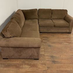Jonathan Louis Sectional Couch Sofa *Free Delivery*