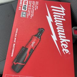 Milwaukee Ratchet With Battery 