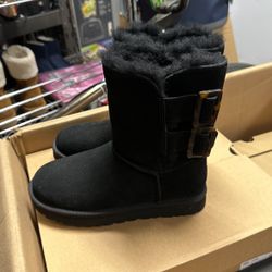 WOMEN SIZE 5 UGGS NO BOX NEW
