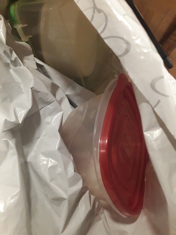 Huge Bag Full Of Great Tupperwere In Spring Hill