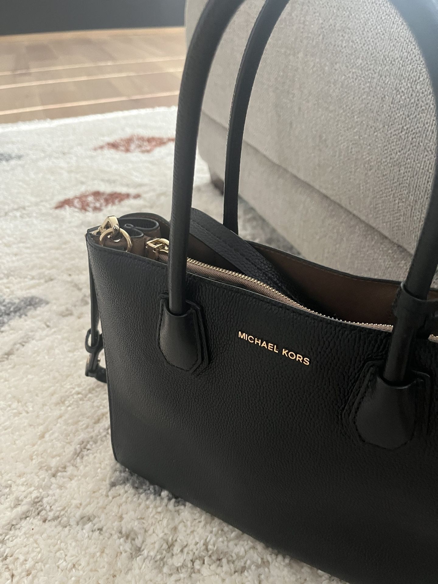 Michael Kors Studio Mercer Convertible Tote New w/ tag for Sale in Norfolk,  VA - OfferUp