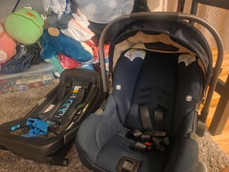 Nuna pipa car seat and base
