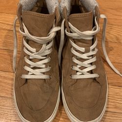 High Top Sneaker