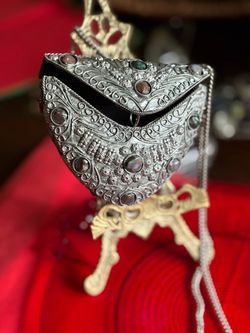 Vintage Sajai India Silver Tone Metal Filigree Crossbody Purse Inlaid Gemstones