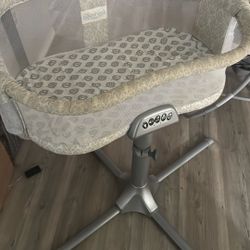 Rotating Baby Basinet 
