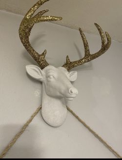 Deer head wall mount gold