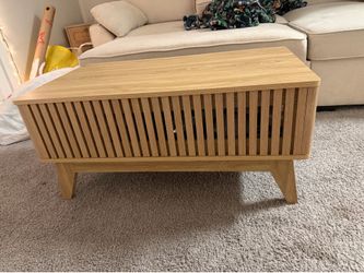 Lift top coffee table