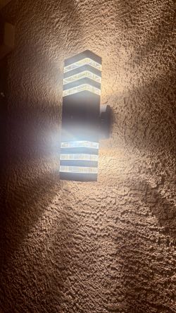 CONTEMPORARY OUTDOOR LED WALL LAMP