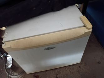 Small whirlpool refrigerator