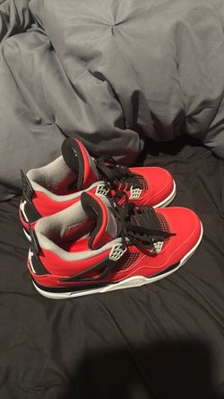 Bravo Jordan 4s size 10