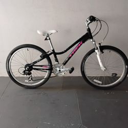 BICYCLE TREK 21 SPEED SIZE 24 BRAND NEW 