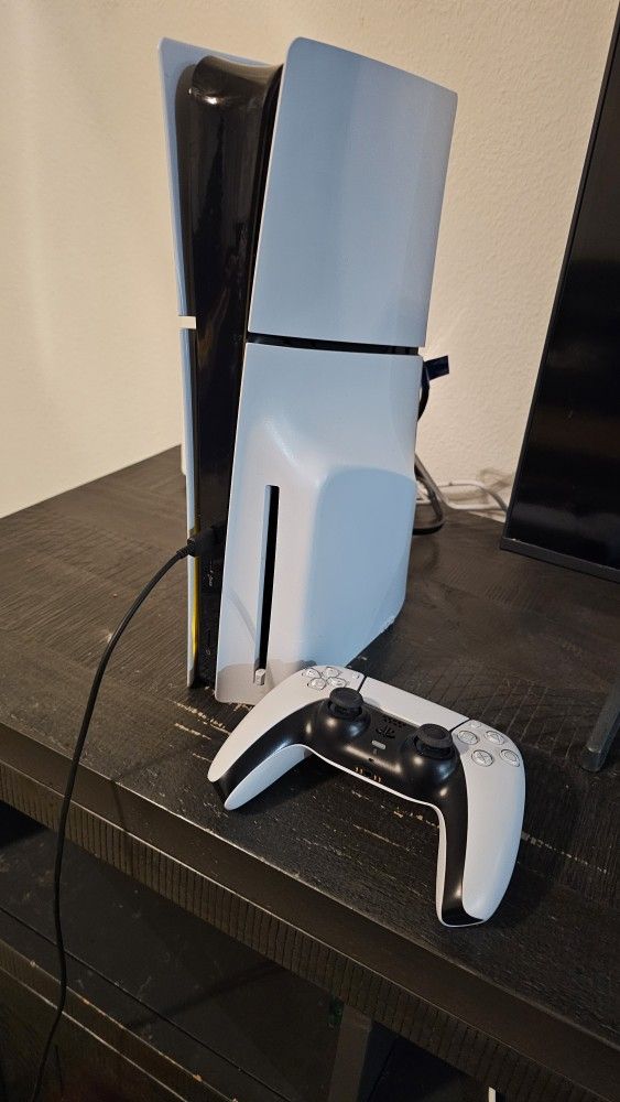 Ps5 Slim with Disc Drive. Controller Included.