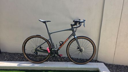 GIANT Revolt 2 Aluminum Gravel Bike XL