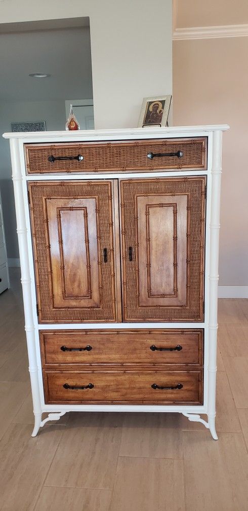 Dresser by STANLEY.