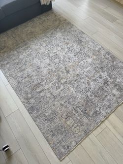 5’x7’5” colorful rug - used
