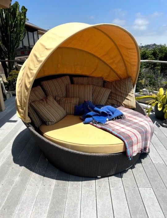 OUTDOOR DAY BED. Heavy Duty