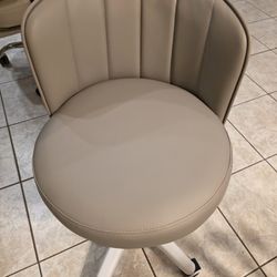 Vanity Chair 