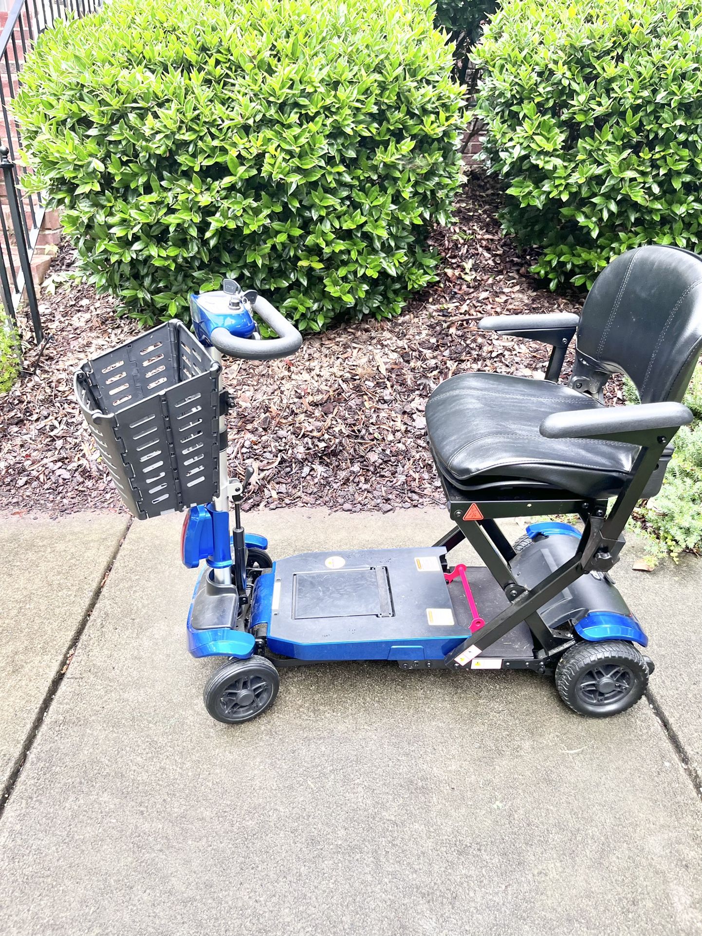 ZooMe Auto-Flex Folding Travel Scooter, FLEX-AUTO. Great condition, works fine, no problems. Automatic fold and unfold with remote. The Drive ZooMe