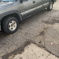 2001 Chevrolet Silverado 1500 4WD  185,000 Miles V8 5.3 Automatic Transmission 