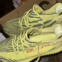 Yeezys Green V2s Worn Once Size 9 Lowest Price Is 200