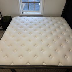 14 inches King Hybrid Mattress just 1 week old in excellent condition