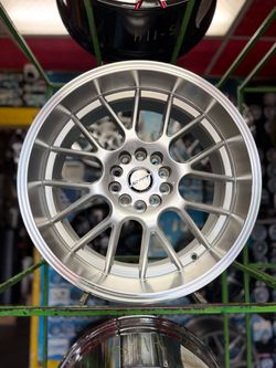 18x8.5” SHIFT “Crank” Wheels