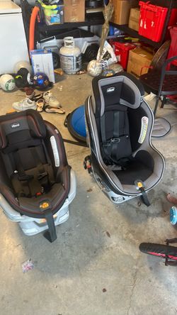 Chicco Convertible Car Seats – Set of 2