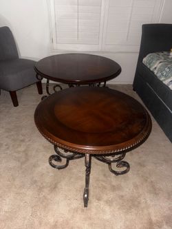 Round coffee tables