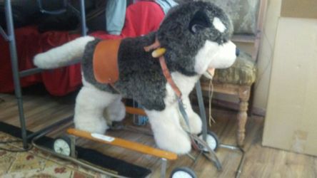 FOA SWARTZ..VINTAGE roll or rider dog