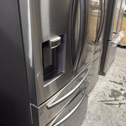 Samsung French Door refrigerator with water and ice