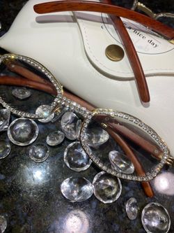Millionaire Celebrity Glasses “Look Like Money” One (1) Unisex wooden frame with sparkling lab, diamond ice trim. Comes with a white protective case f