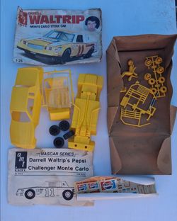 VINTAGE Model kit...Darrell Waltrip #11