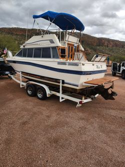 1984 Bayliner 2450 Command Bridge