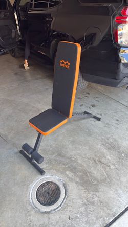 Adjustable weight bench