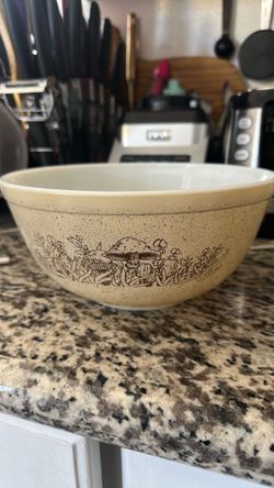 Pyrex Forest Fancies mushroom mixing bowl