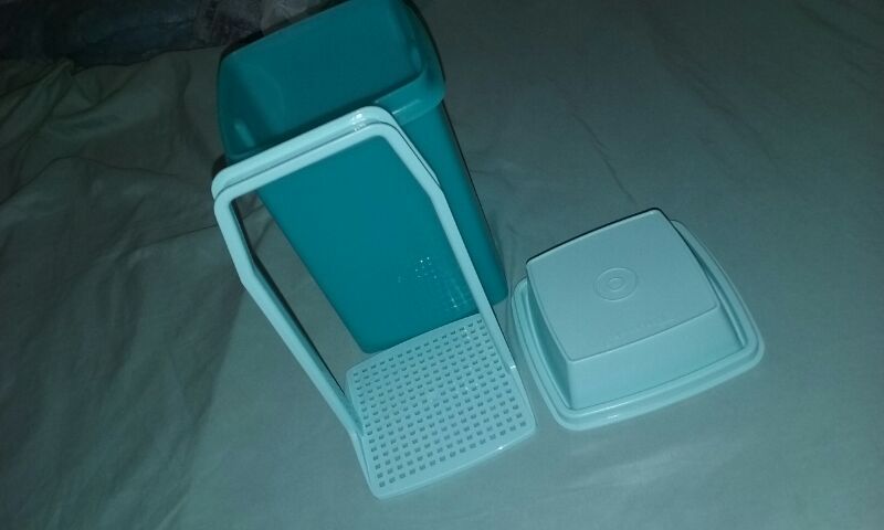 Food containers