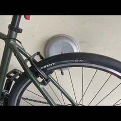 NEW Shimano  Giant Hybrid Bike  With Helmet 
