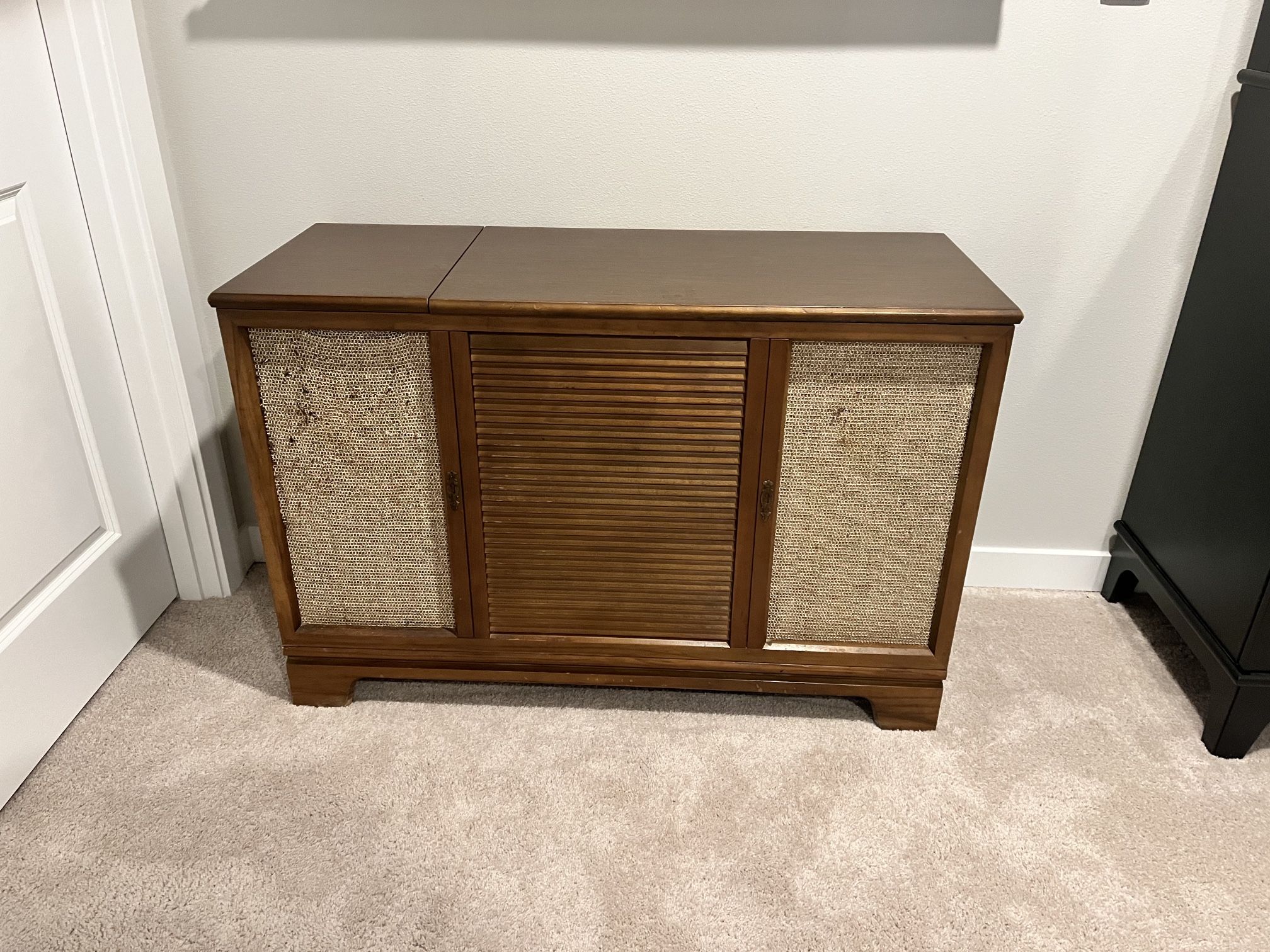 Vintage Philco Console radio and record player