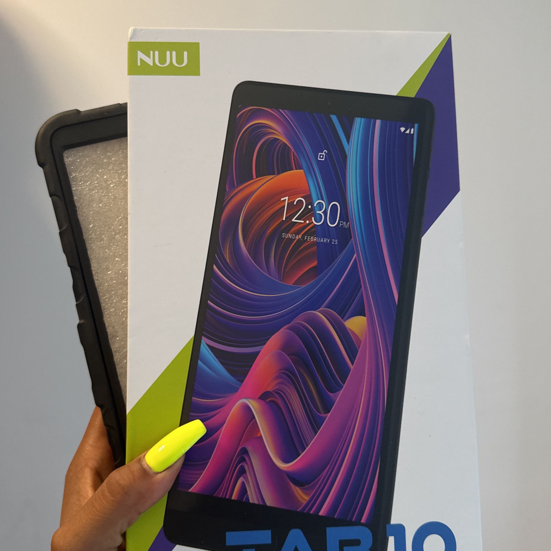 Nuu Tablet And Case 