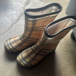Burberry rainbow boots
