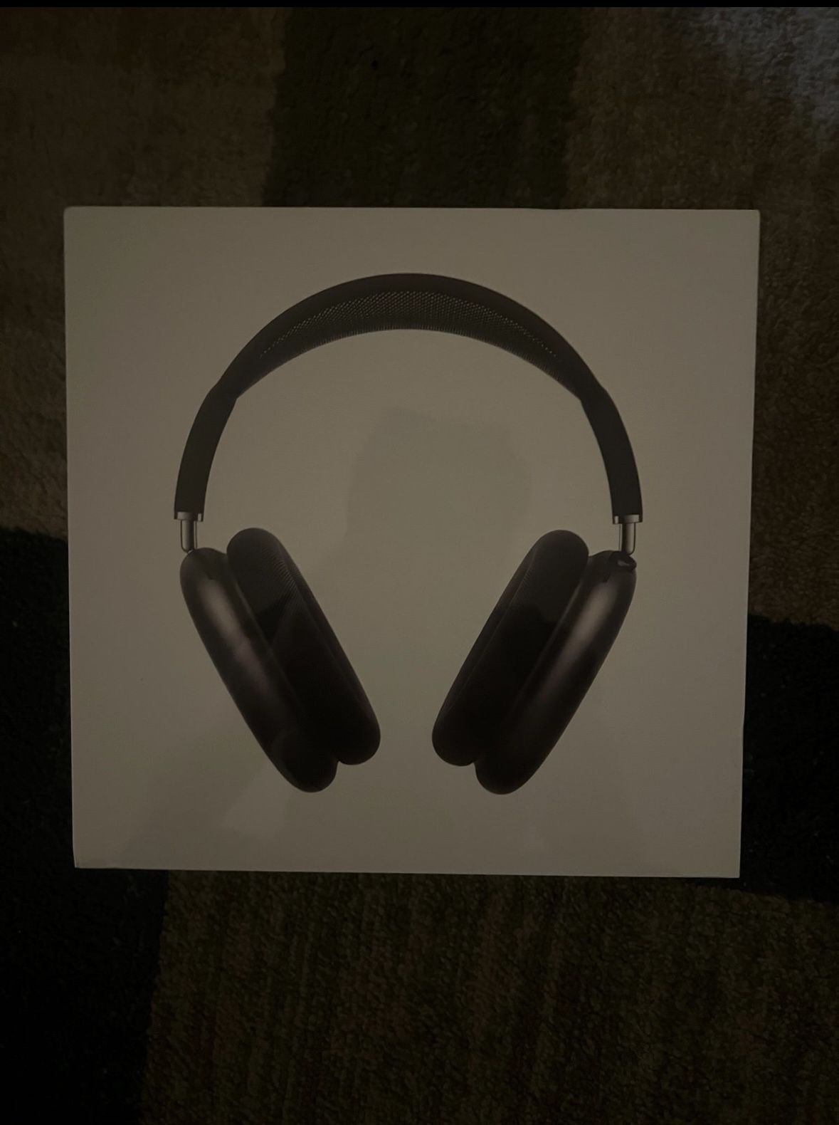 Sealed New Apple AirPods Max Headphones (USB-C) - Midnight Noise-Cancellation