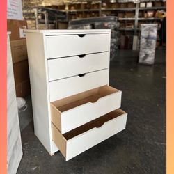 5 drawers dresser/ Five drawers dresser