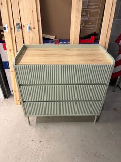 Dresser new