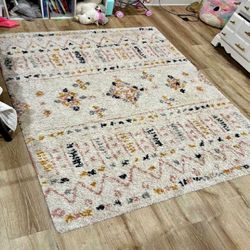Persian-Style Rug - Elegant Interior Decoration exactly direction