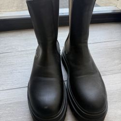 Black Boots 