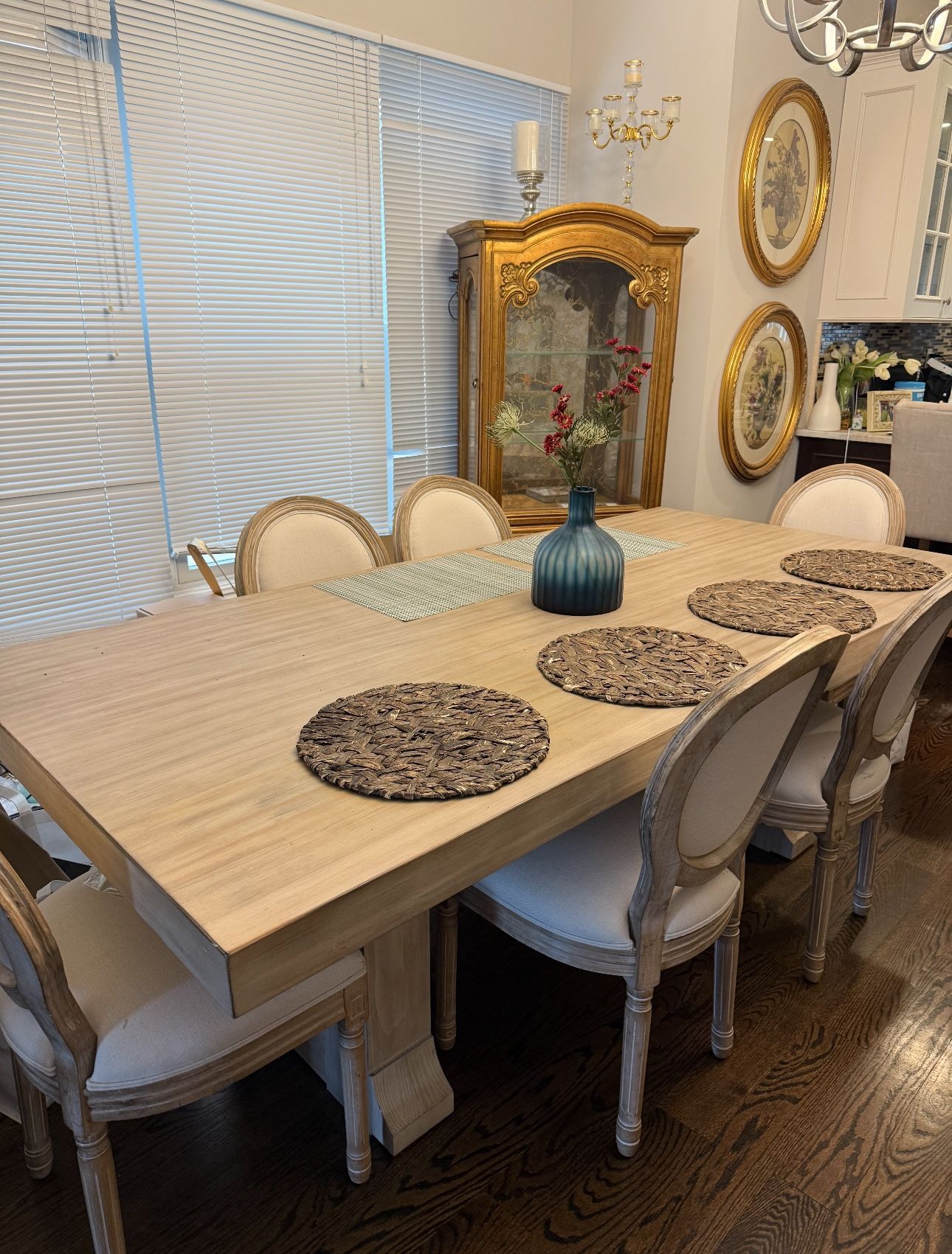 MOVING AWAY — EXTREMELY GOOD DEAL — Excellent & NEW Dining Table and TV stand!