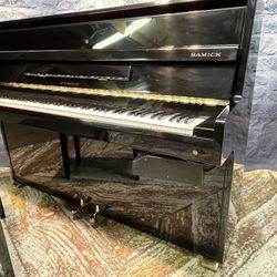 Samick piano (Korea) delivery available